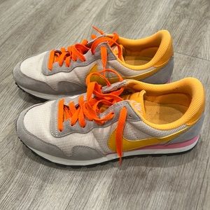 Cream daybreak Nike sneakers